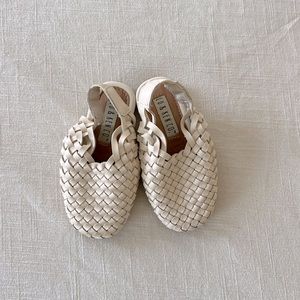 Girl sandals . 5-5.5 (21) used once